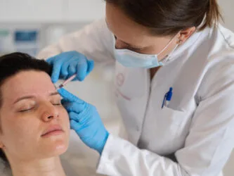 Zabieg Ejal 40 - stymulator tkankowy z kwasem hialuronowym w OK CLINIC Warszawa