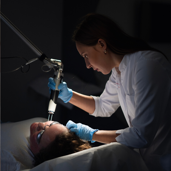 Laser frakcyjny — rewitalizacja skóry twarzy, dr Katarzyna Osipowicz, Warszawa Mokotów